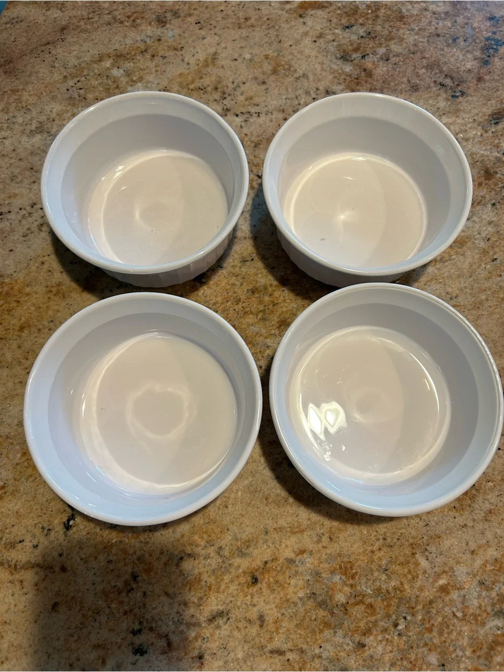 Corningware #F-16-B French White Round 16 oz Casserole Dishes Set of 4 No chips.